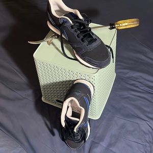 Tennis shoes Nike air